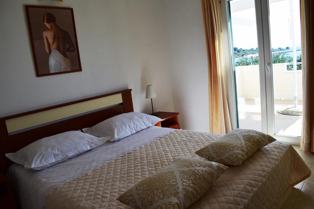 Apartment Ivica Mali Drvenik Esterno foto